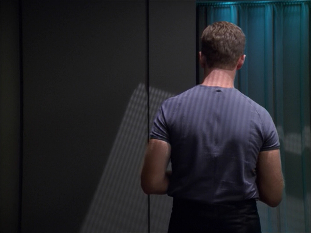 extant_StarTrek_VOY_5x09-ThirtyDays_00463.jpg