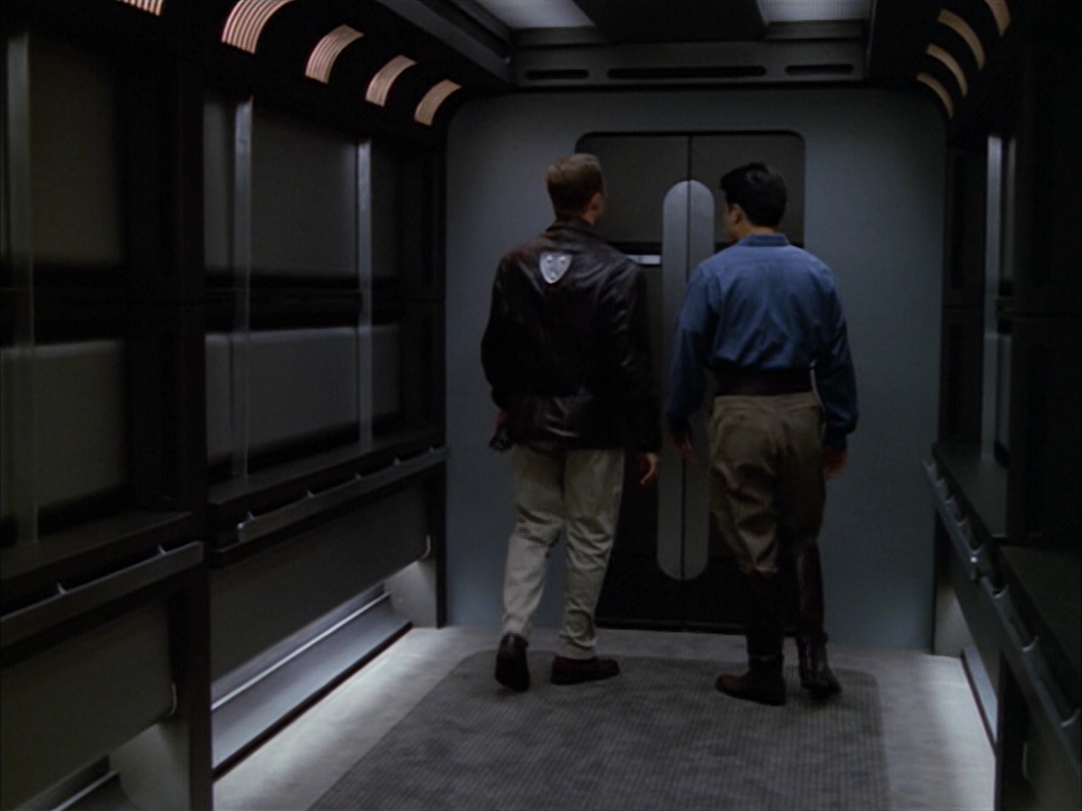 extant_StarTrek_VOY_5x09-ThirtyDays_00755.jpg