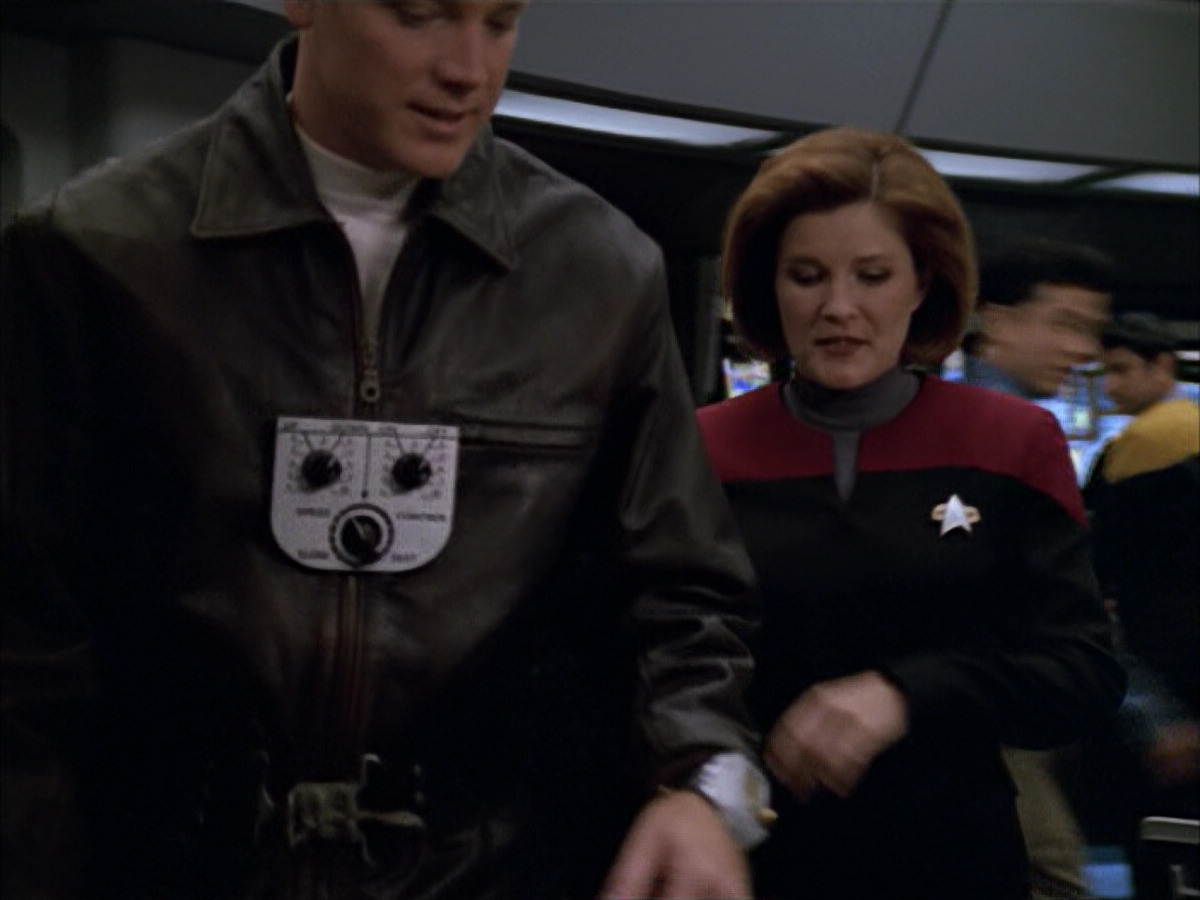 extant_StarTrek_VOY_5x09-ThirtyDays_00815.jpg