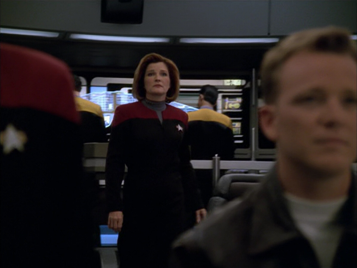 extant_StarTrek_VOY_5x09-ThirtyDays_00833.jpg