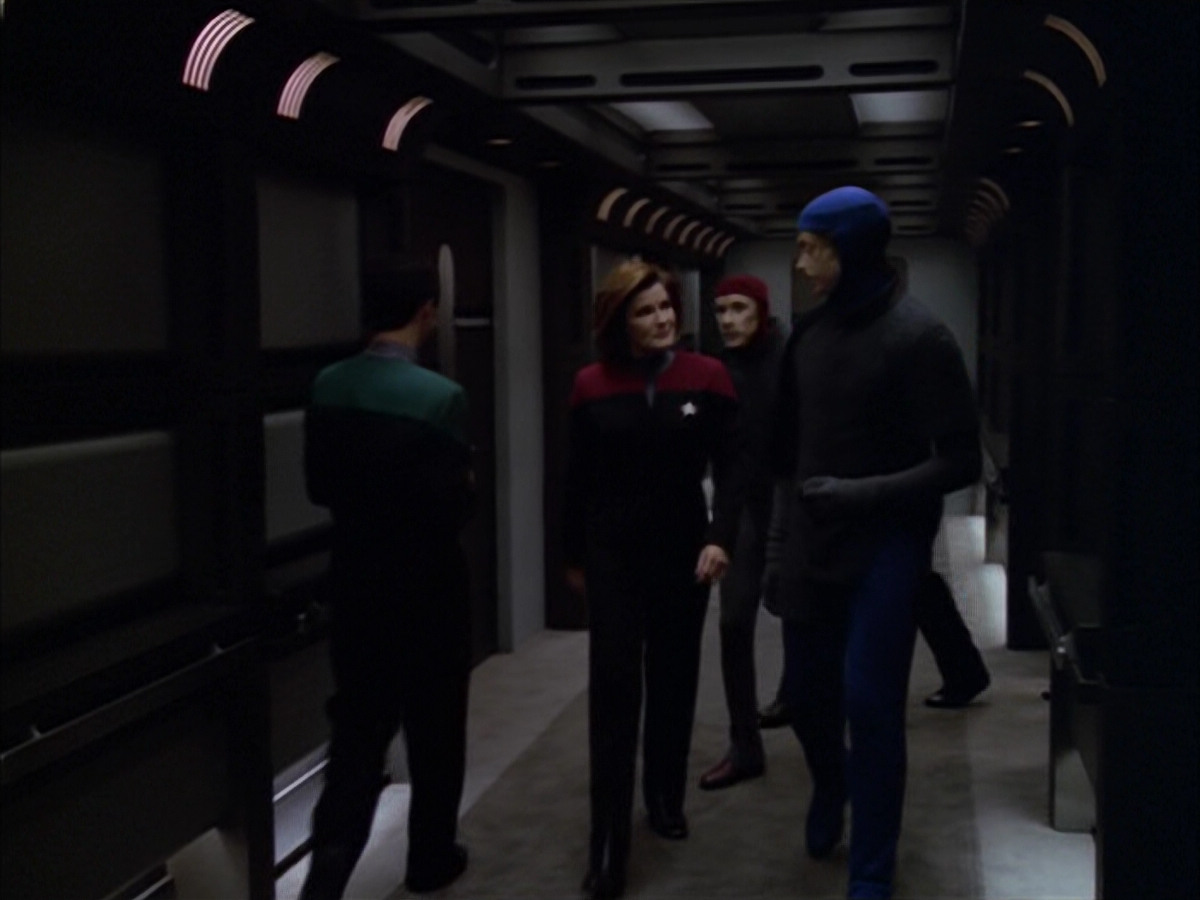 extant_StarTrek_VOY_5x09-ThirtyDays_00999.jpg