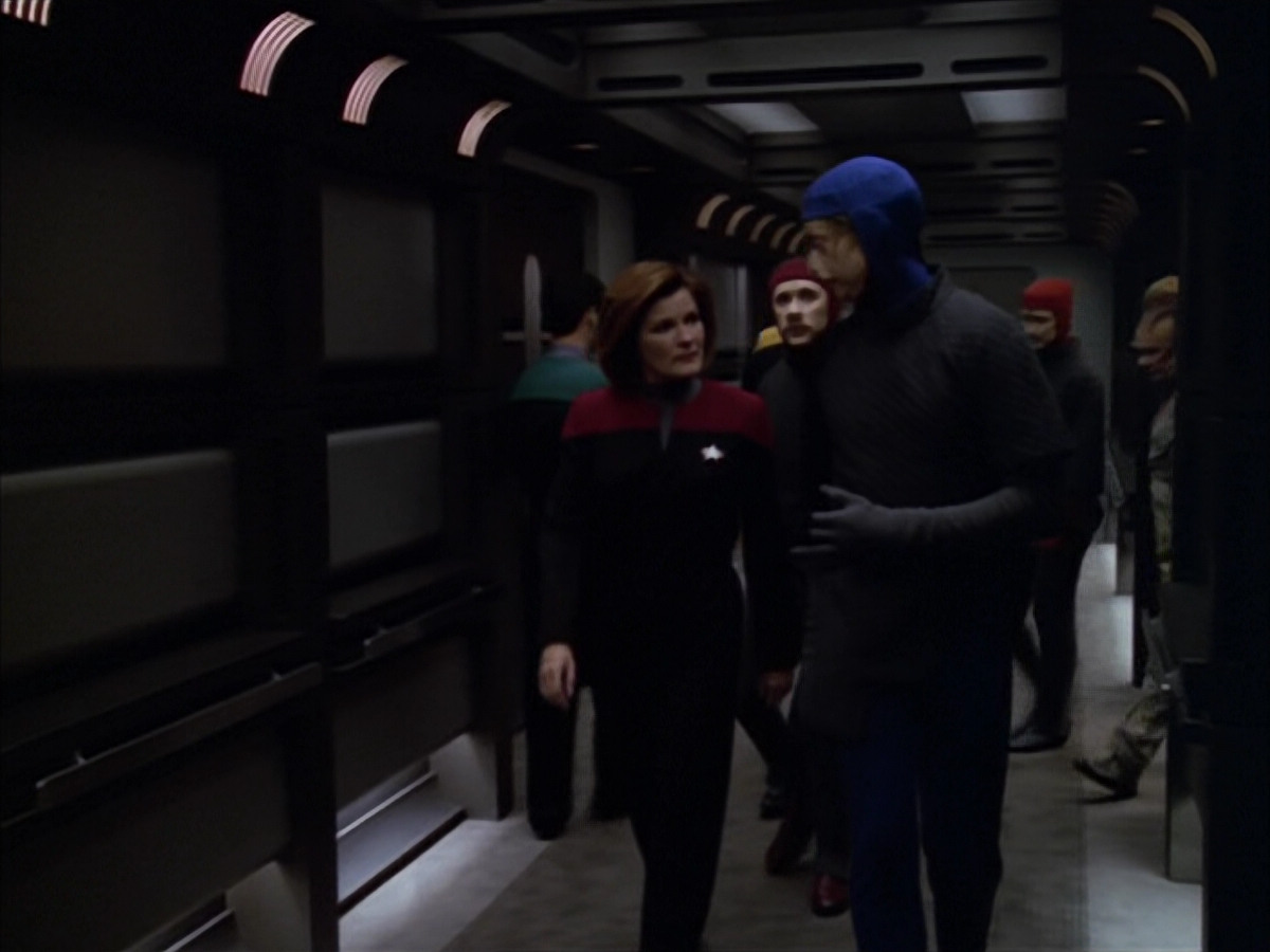 extant_StarTrek_VOY_5x09-ThirtyDays_01000.jpg