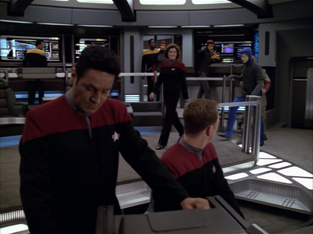 extant_StarTrek_VOY_5x09-ThirtyDays_01023.jpg