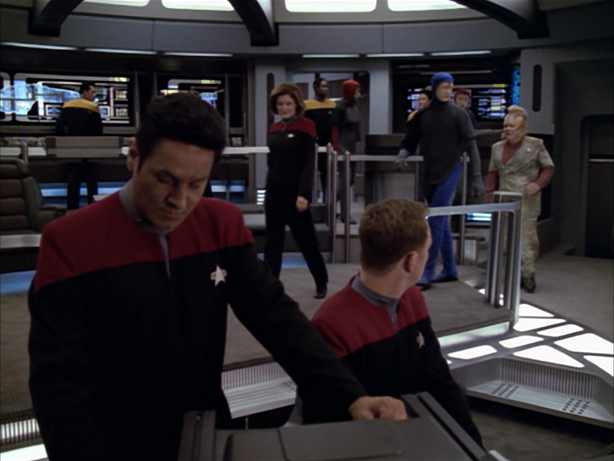 extant_StarTrek_VOY_5x09-ThirtyDays_01024.jpg