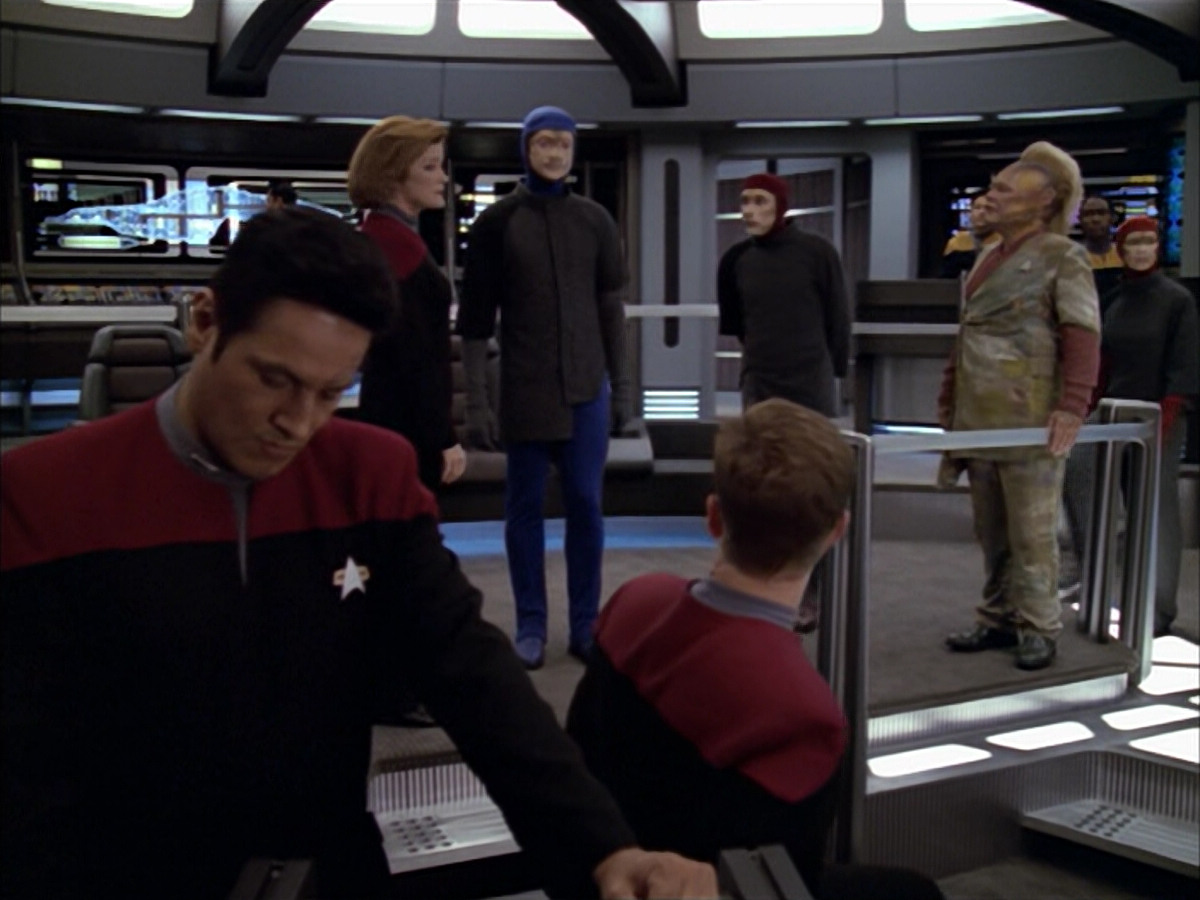 extant_StarTrek_VOY_5x09-ThirtyDays_01030.jpg