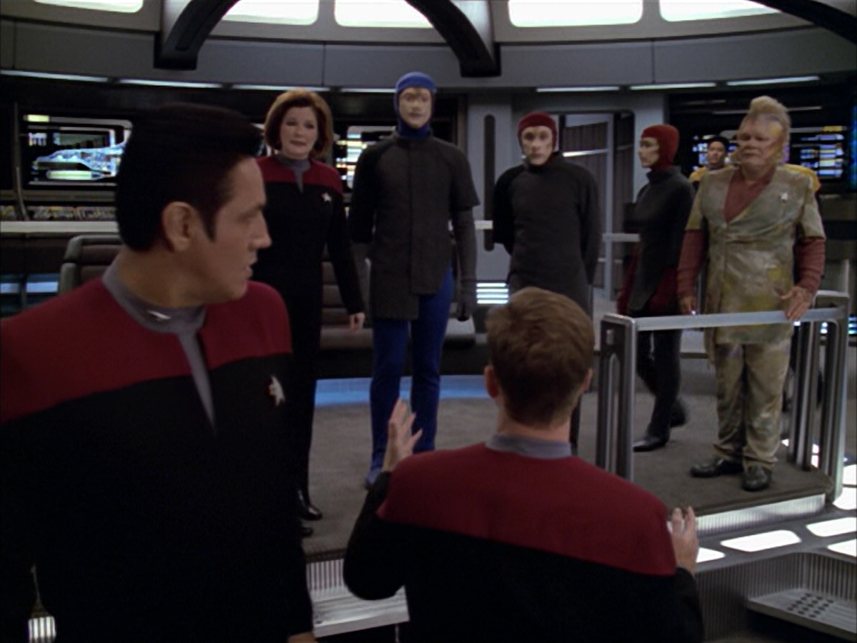 extant_StarTrek_VOY_5x09-ThirtyDays_01032.jpg