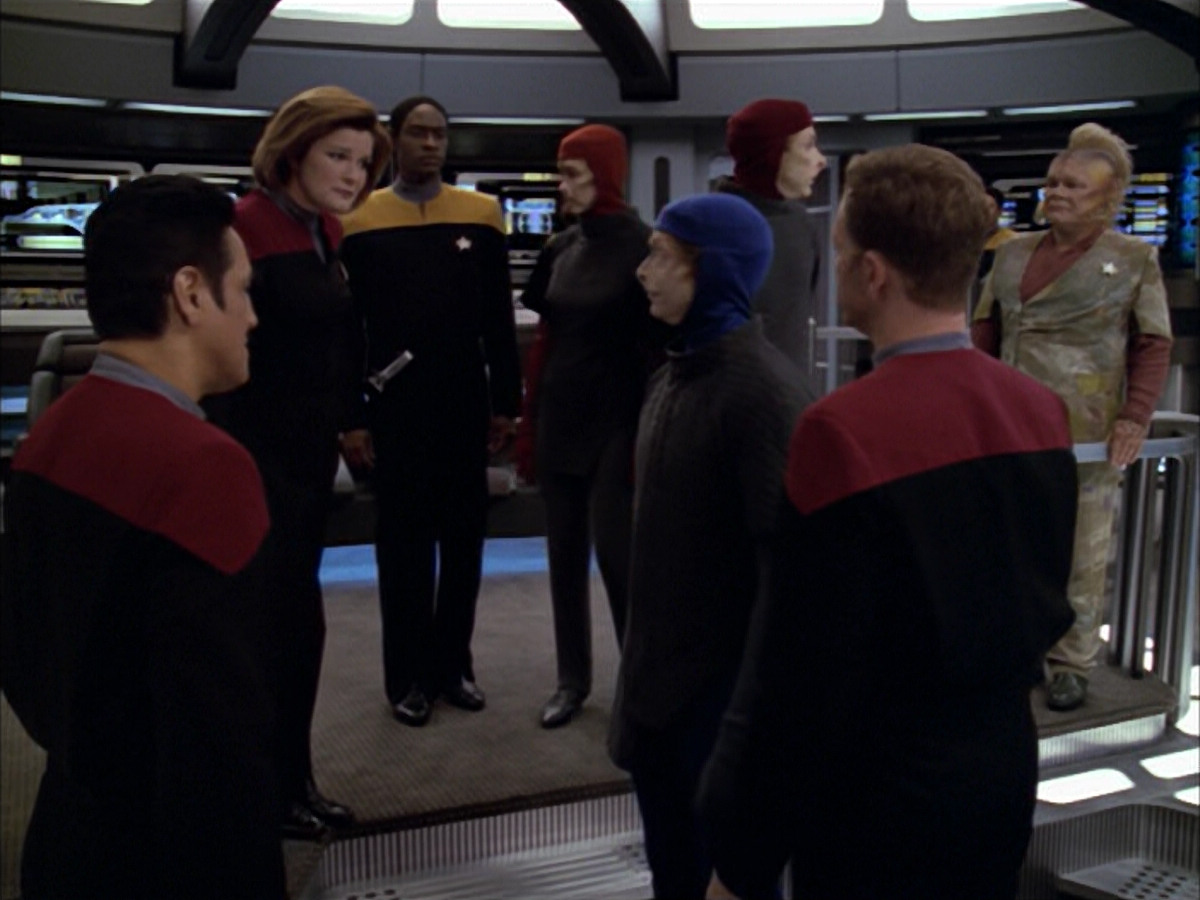 extant_StarTrek_VOY_5x09-ThirtyDays_01045.jpg