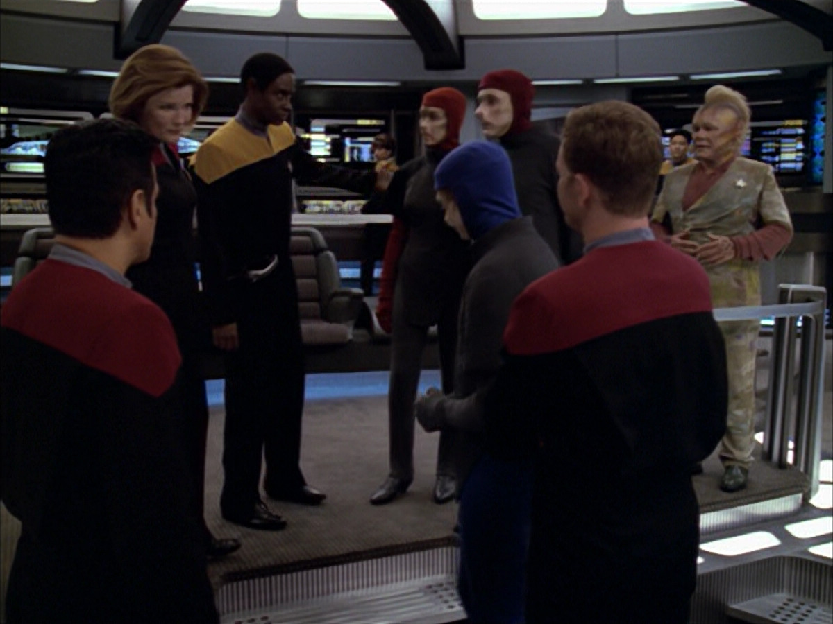 extant_StarTrek_VOY_5x09-ThirtyDays_01071.jpg