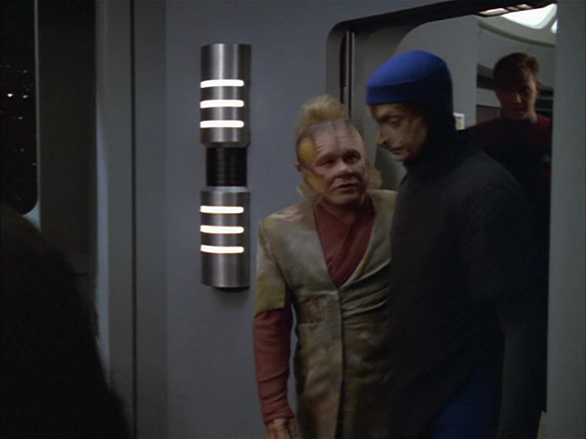 extant_StarTrek_VOY_5x09-ThirtyDays_01087.jpg