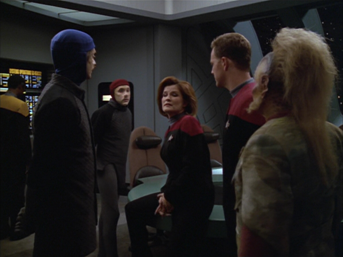 extant_StarTrek_VOY_5x09-ThirtyDays_01102.jpg