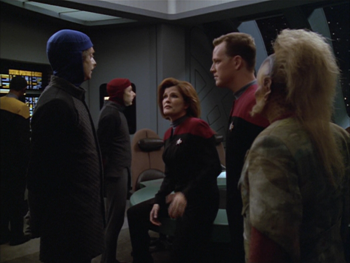 extant_StarTrek_VOY_5x09-ThirtyDays_01104.jpg