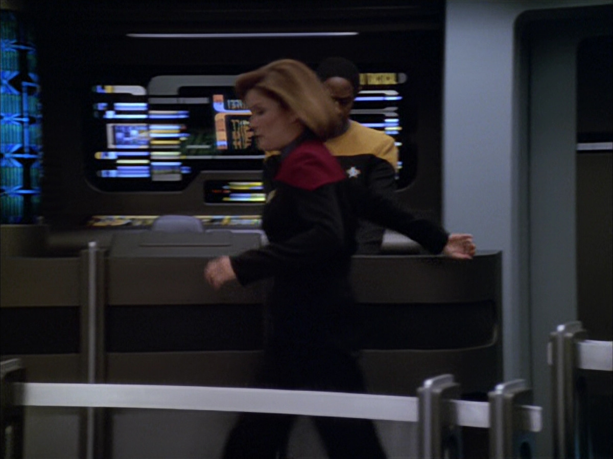 extant_StarTrek_VOY_5x09-ThirtyDays_03164.jpg