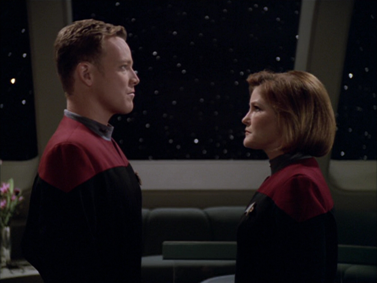 extant_StarTrek_VOY_5x09-ThirtyDays_03537.jpg