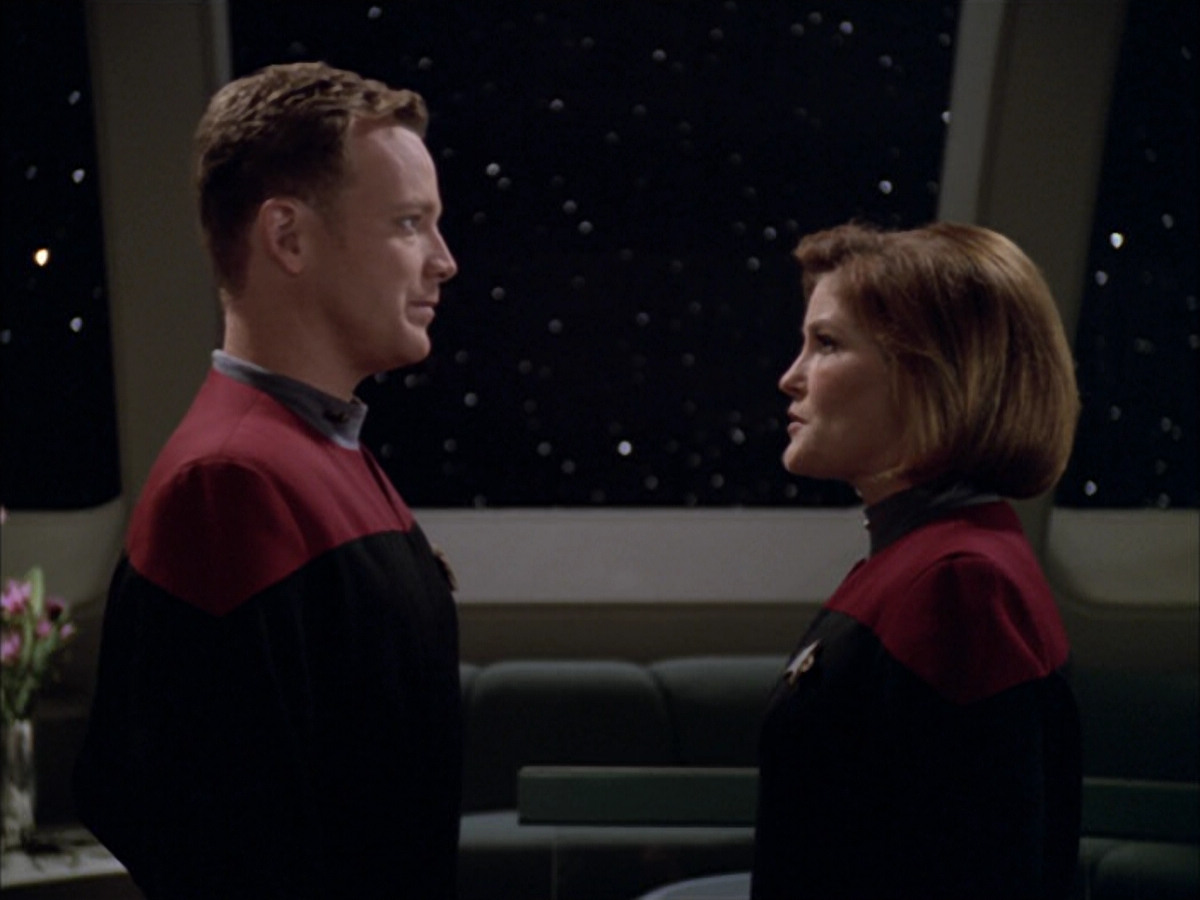 extant_StarTrek_VOY_5x09-ThirtyDays_03540.jpg