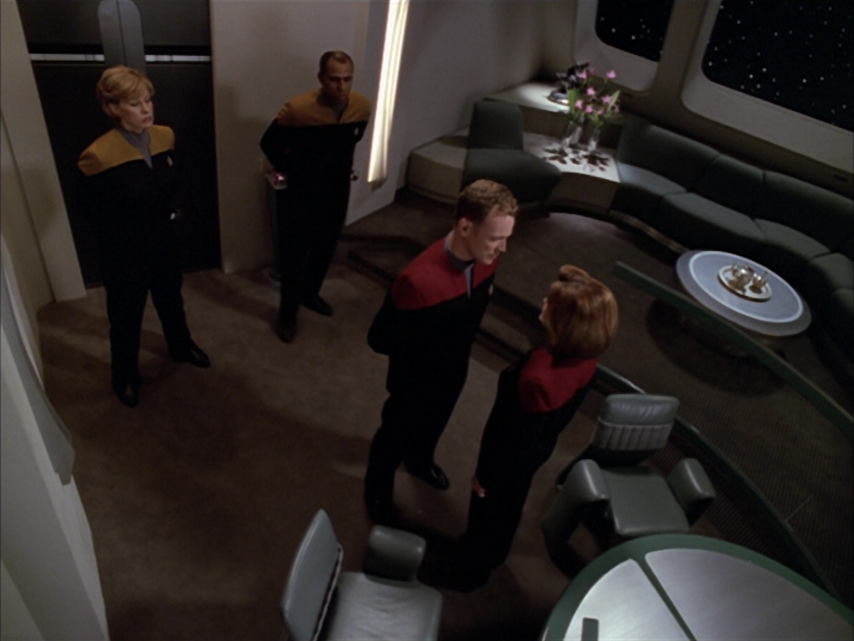 extant_StarTrek_VOY_5x09-ThirtyDays_03648.jpg