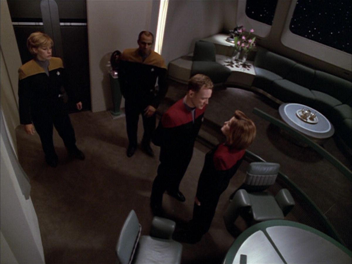 extant_StarTrek_VOY_5x09-ThirtyDays_03649.jpg