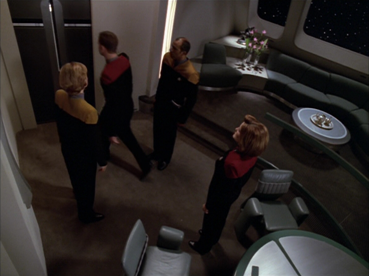 extant_StarTrek_VOY_5x09-ThirtyDays_03654.jpg
