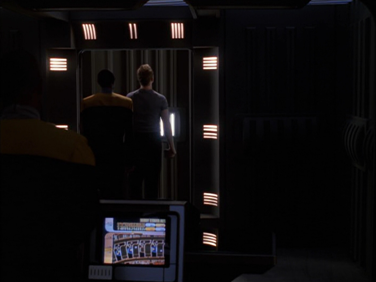 extant_StarTrek_VOY_5x09-ThirtyDays_03687.jpg