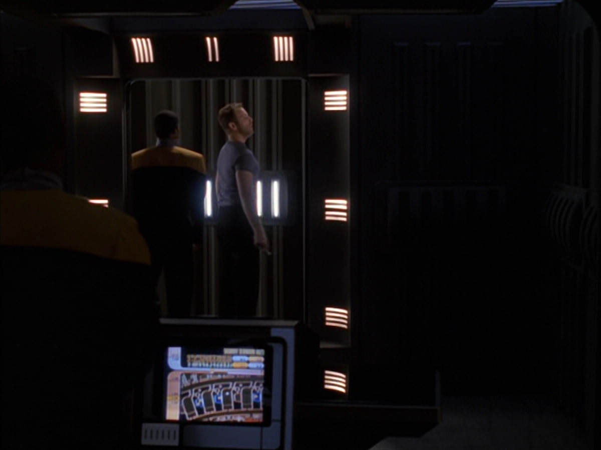 extant_StarTrek_VOY_5x09-ThirtyDays_03688.jpg
