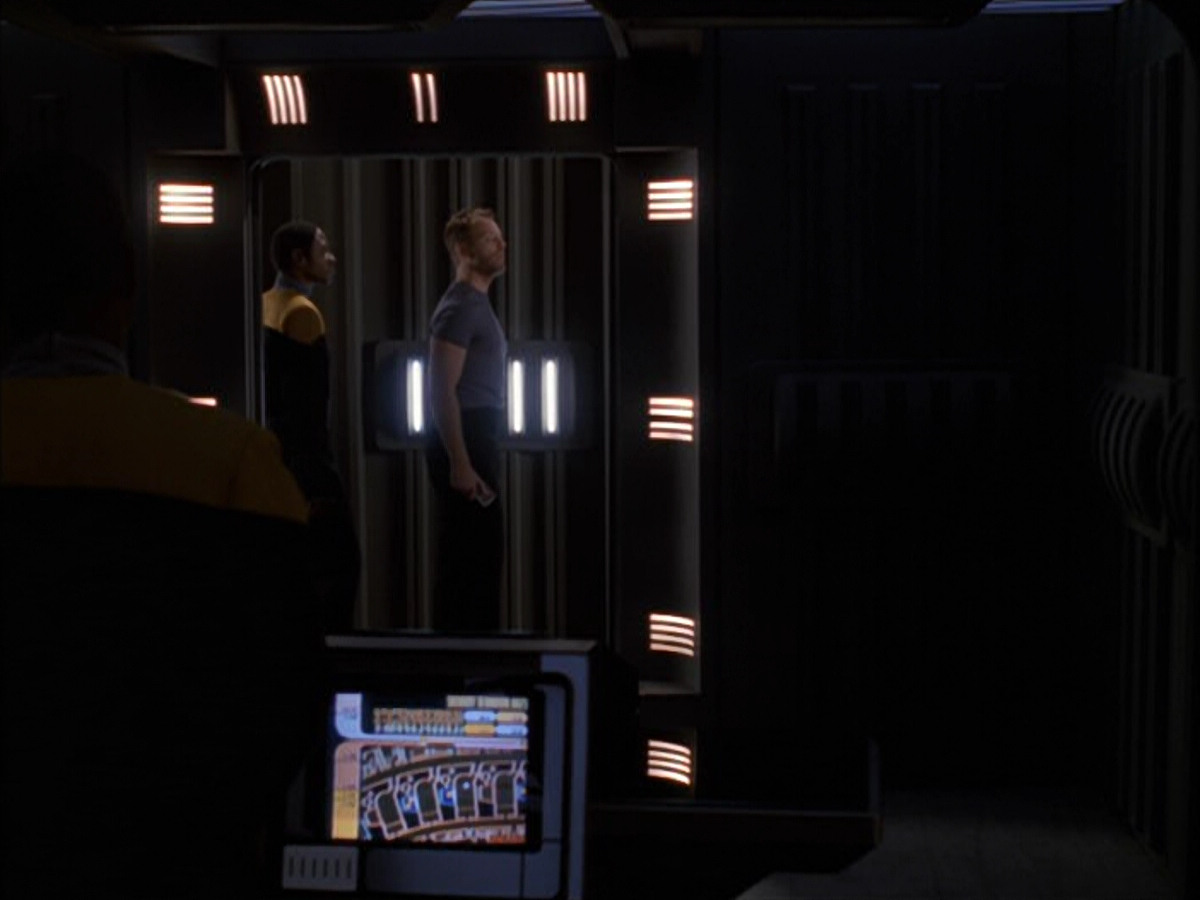 extant_StarTrek_VOY_5x09-ThirtyDays_03689.jpg