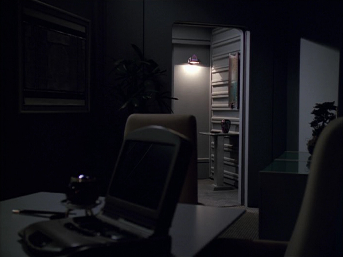 extant_StarTrek_VOY_5x09-ThirtyDays_03696.jpg