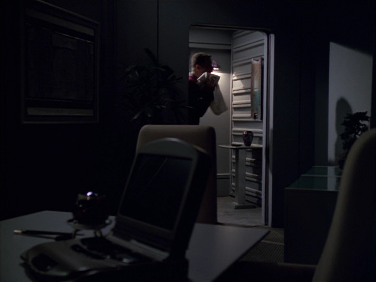 extant_StarTrek_VOY_5x09-ThirtyDays_03697.jpg