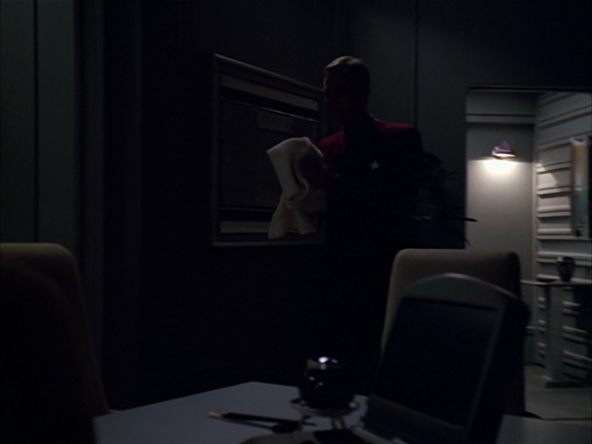 extant_StarTrek_VOY_5x09-ThirtyDays_03702.jpg