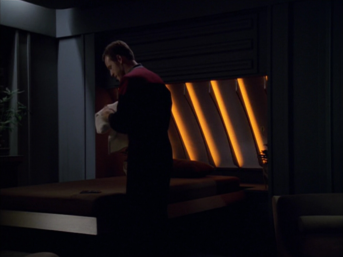 extant_StarTrek_VOY_5x09-ThirtyDays_03714.jpg