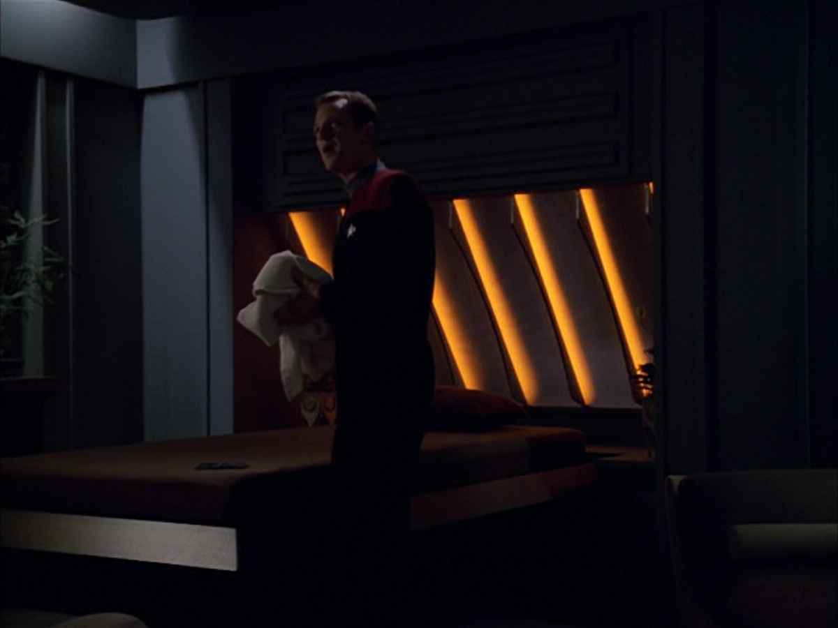 extant_StarTrek_VOY_5x09-ThirtyDays_03718.jpg
