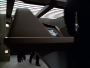 extant_StarTrek_VOY_5x09-ThirtyDays_00074.jpg
