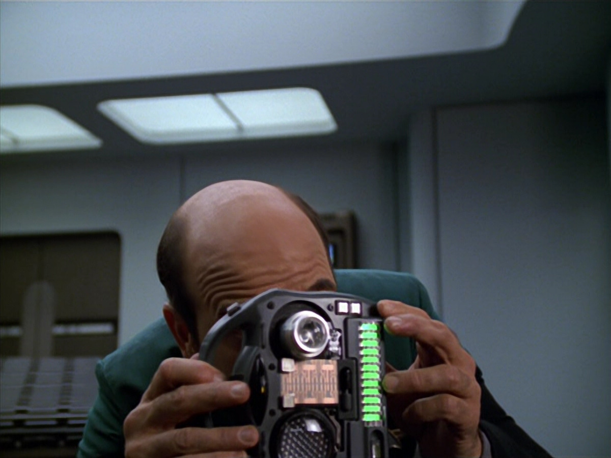 extant_StarTrek_VOY_5x11-LatentImage_00046.jpg