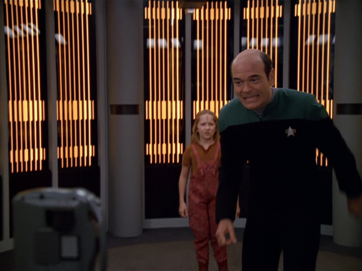 extant_StarTrek_VOY_5x11-LatentImage_00096.jpg