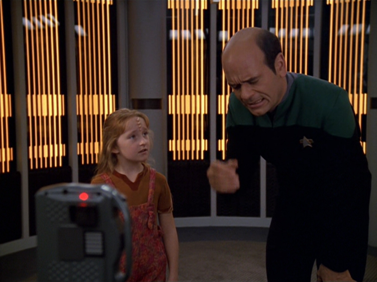extant_StarTrek_VOY_5x11-LatentImage_00102.jpg