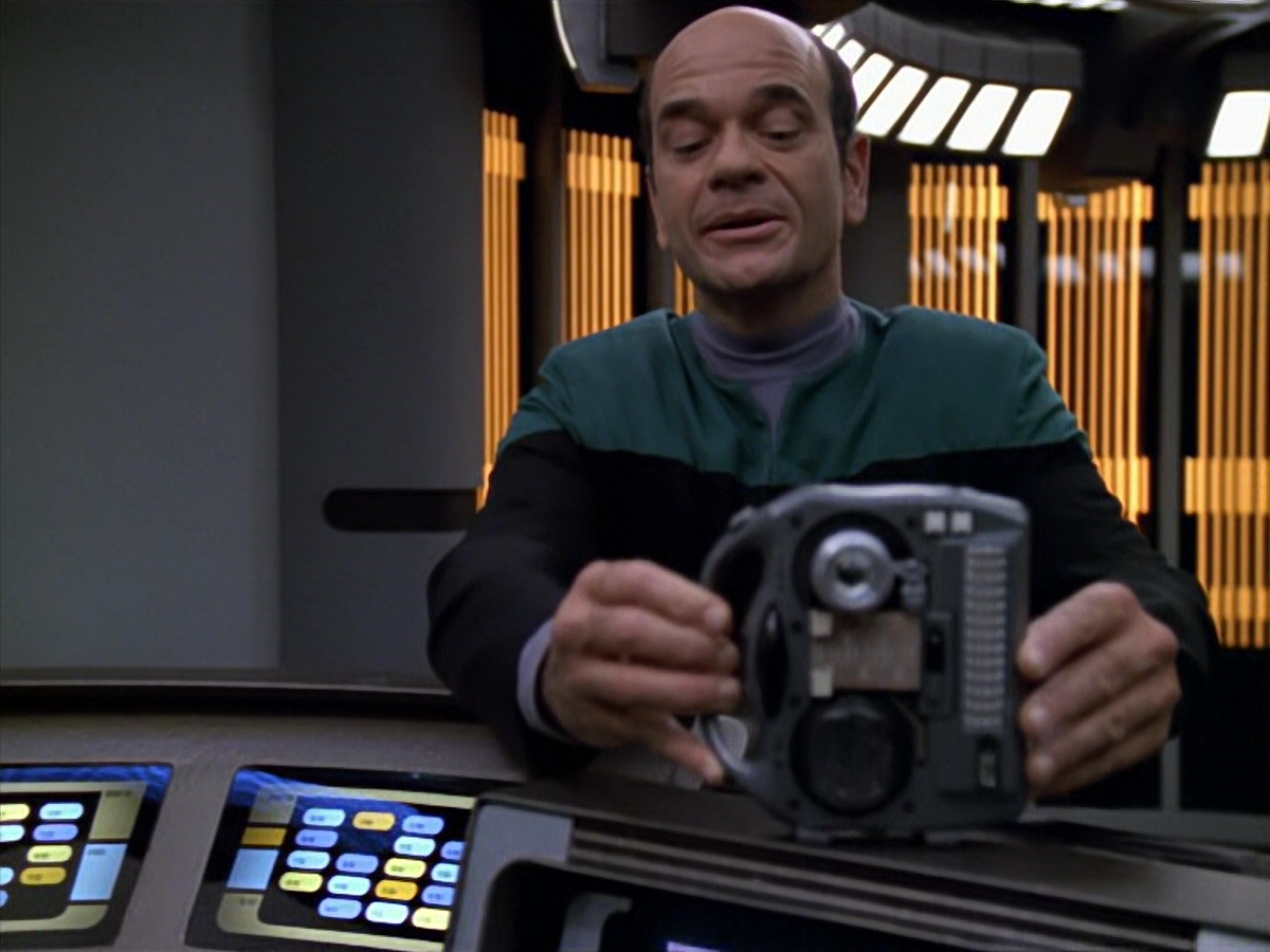 extant_StarTrek_VOY_5x11-LatentImage_00129.jpg