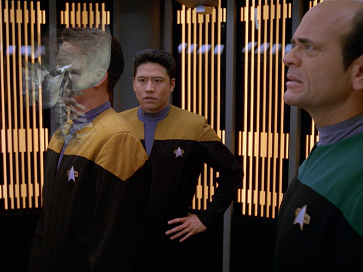 extant_StarTrek_VOY_5x11-LatentImage_00196.jpg