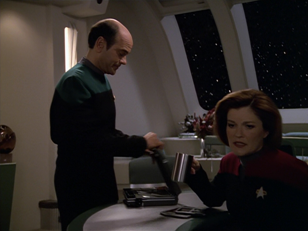 extant_StarTrek_VOY_5x11-LatentImage_00428.jpg