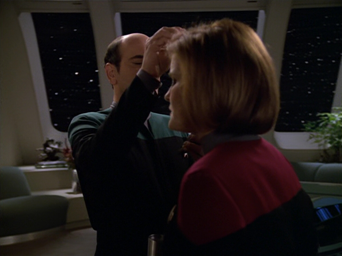 extant_StarTrek_VOY_5x11-LatentImage_00434.jpg