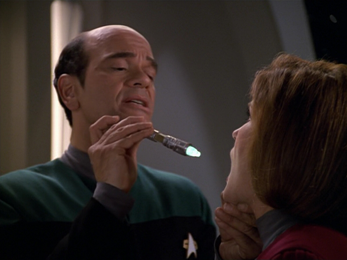 extant_StarTrek_VOY_5x11-LatentImage_00470.jpg