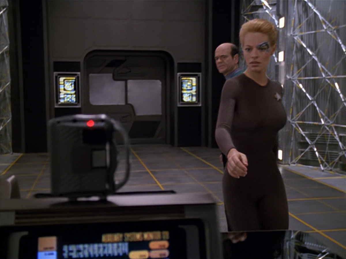 extant_StarTrek_VOY_5x11-LatentImage_00773.jpg