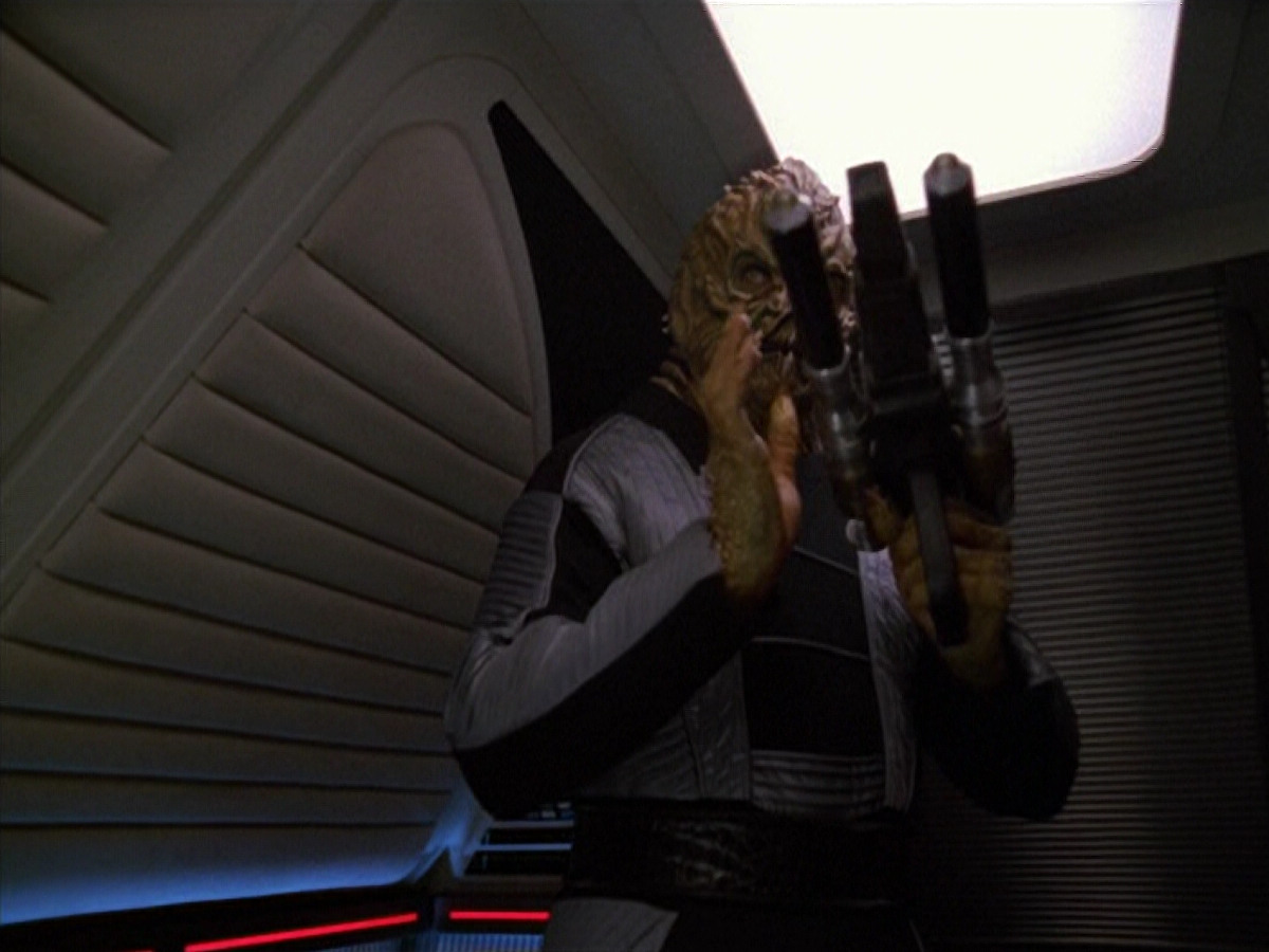 extant_StarTrek_VOY_5x11-LatentImage_02316.jpg