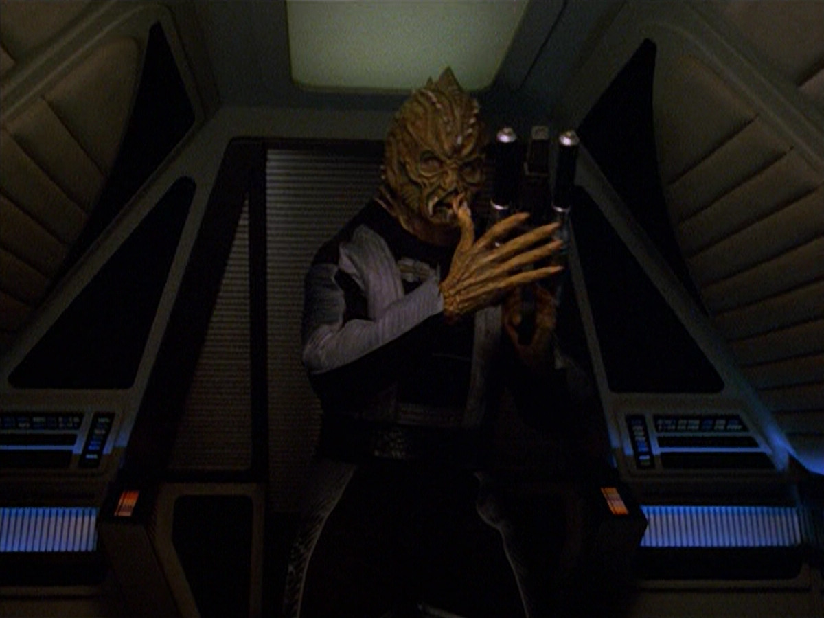 extant_StarTrek_VOY_5x11-LatentImage_02322.jpg