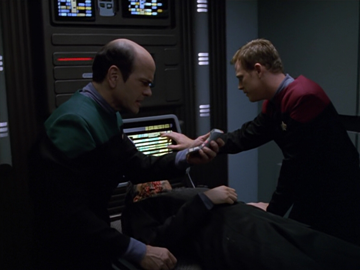 extant_StarTrek_VOY_5x11-LatentImage_02509.jpg
