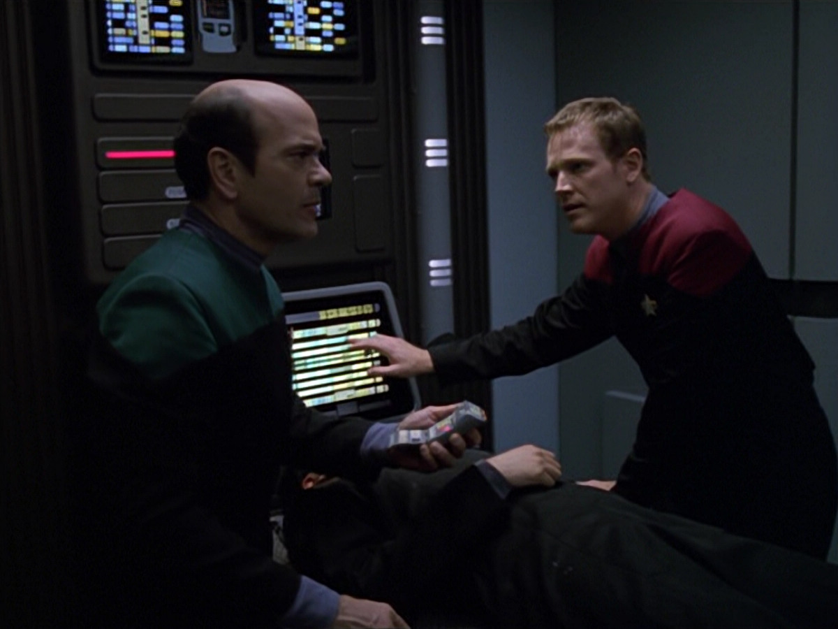 extant_StarTrek_VOY_5x11-LatentImage_02511.jpg