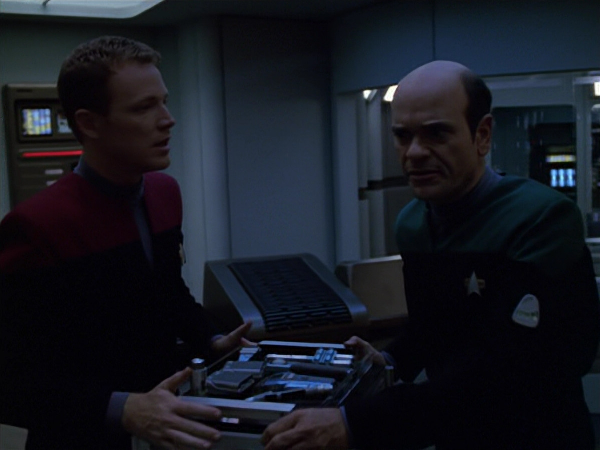 extant_StarTrek_VOY_5x11-LatentImage_02549.jpg