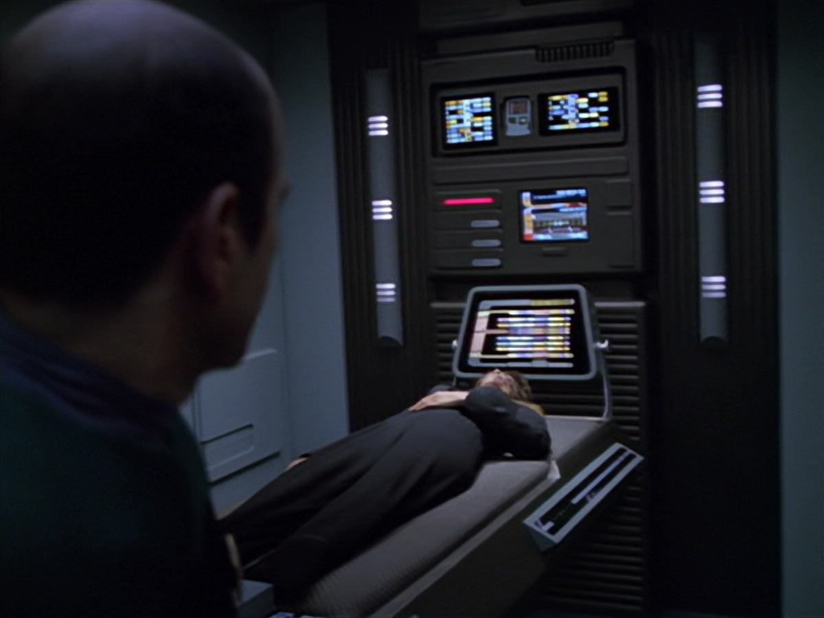 extant_StarTrek_VOY_5x11-LatentImage_02559.jpg