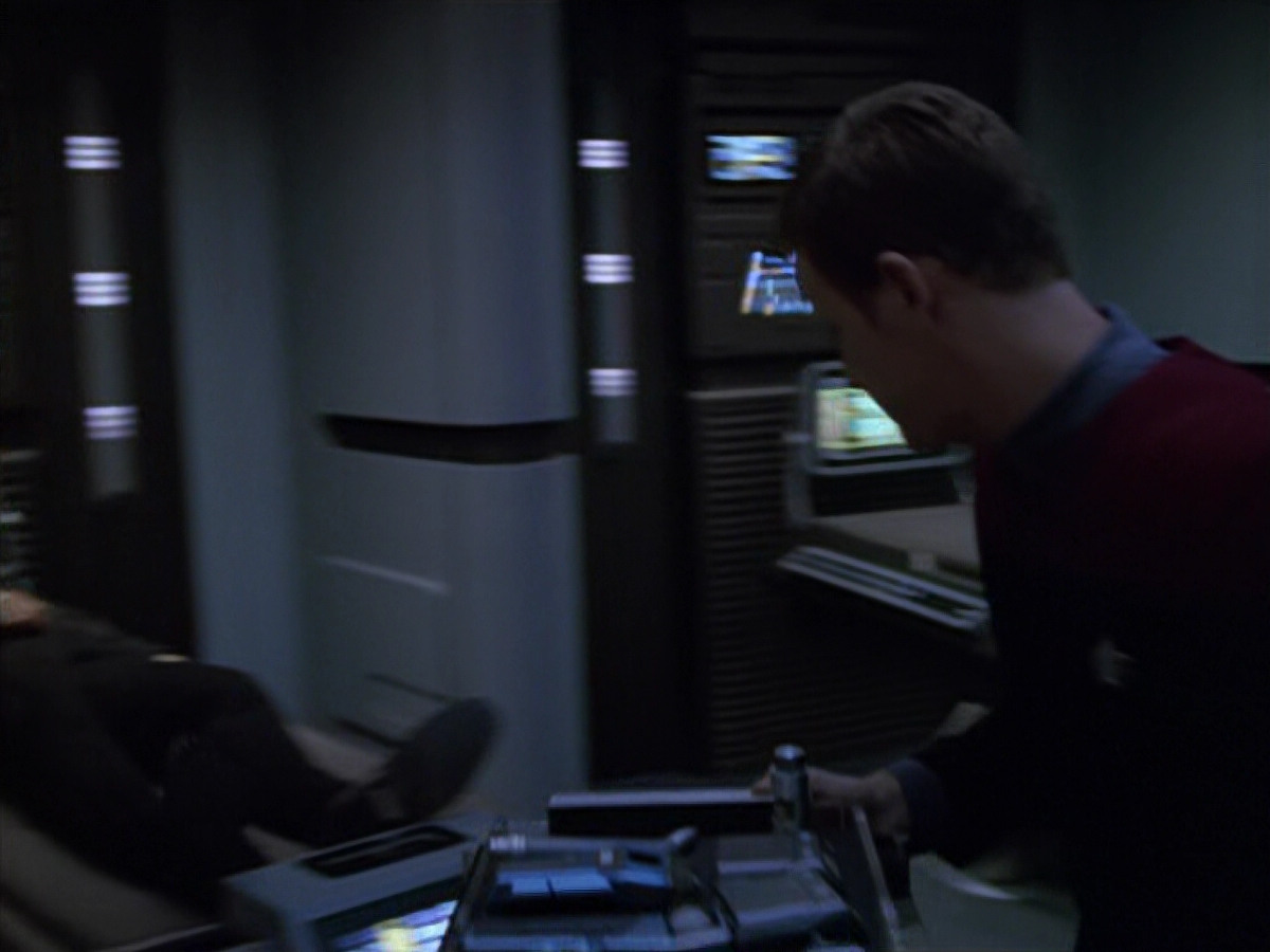 extant_StarTrek_VOY_5x11-LatentImage_02565.jpg