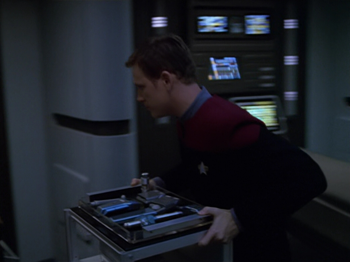 extant_StarTrek_VOY_5x11-LatentImage_02567.jpg
