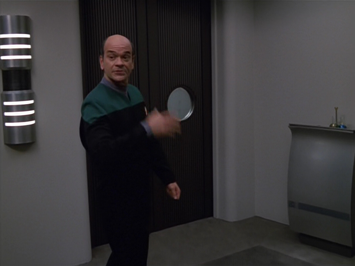 extant_StarTrek_VOY_5x11-LatentImage_02965.jpg