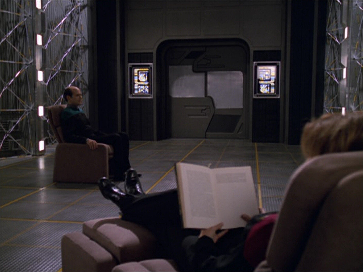 extant_StarTrek_VOY_5x11-LatentImage_03351.jpg