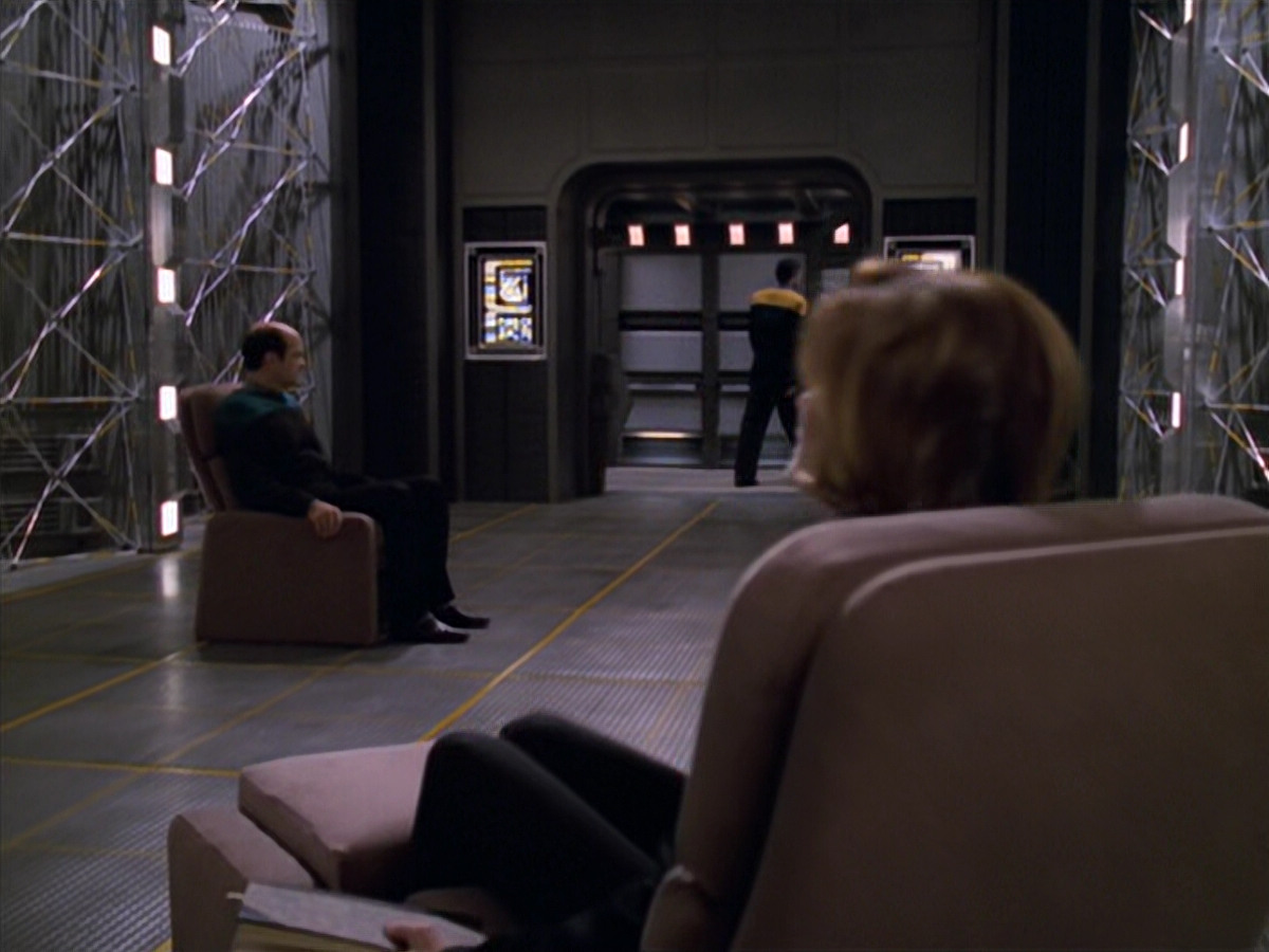 extant_StarTrek_VOY_5x11-LatentImage_03454.jpg